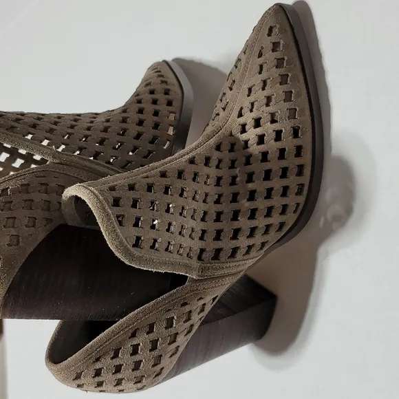 COPY - VINCE CAMUTO WESTERN POINTED TOE PUMPS PERFORATED BROWN SUEDE ANKLE BOOT…