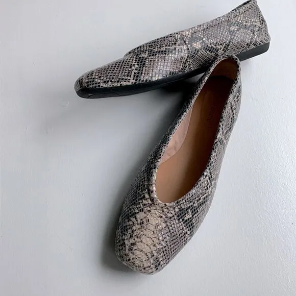 CORSO Como Trishina Snakeskin Flats Slip on Shoes Women’s Size 7.5