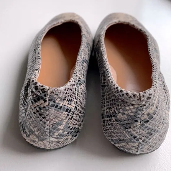 CORSO Como Trishina Snakeskin Flats Slip on Shoes Women’s Size 7.5