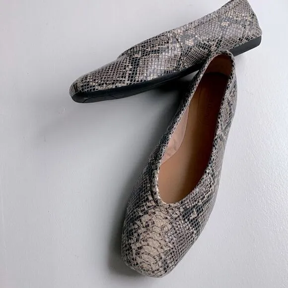 CORSO Como Trishina Snakeskin Flats Slip on Shoes Women’s Size 7.5