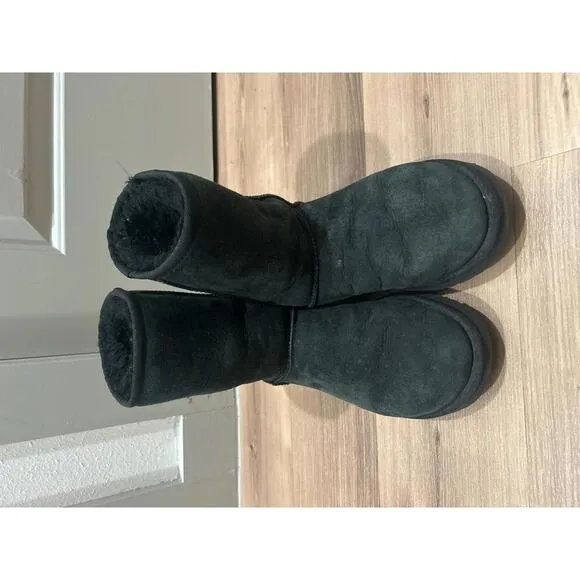 Cozy UGG Classic Short Boots - Dark Green
