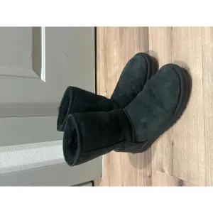 Cozy UGG Classic Short Boots - Dark Green