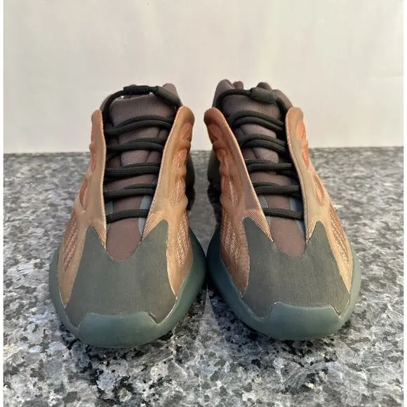 DAMAGED Adidas Yeezy 700 V3 Copper Fade GY4109 Men's Size 9.5