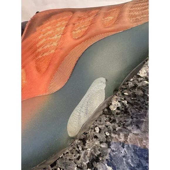 DAMAGED Adidas Yeezy 700 V3 Copper Fade GY4109 Men's Size 9.5