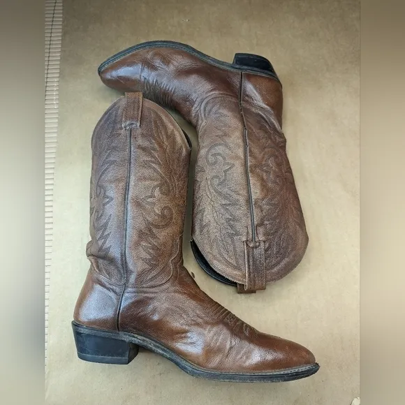 Dan Post men's sz 9.5D brown leather classic Western cowboy boots . Toe sole tip