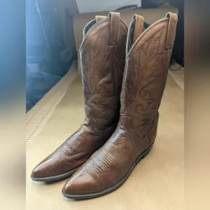 Dan Post men's sz 9.5D brown leather classic Western cowboy boots . Toe sole tip