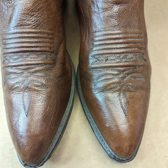 Dan Post men's sz 9.5D brown leather classic Western cowboy boots . Toe sole tip