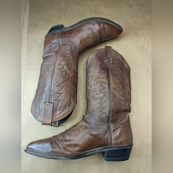 Dan Post men's sz 9.5D brown leather classic Western cowboy boots . Toe sole tip