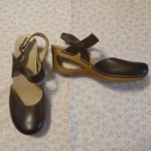 Dansko Brown Taci style Mary Jane clog shoes size 39