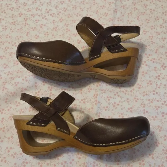 Dansko Brown Taci style Mary Jane clog shoes size 39