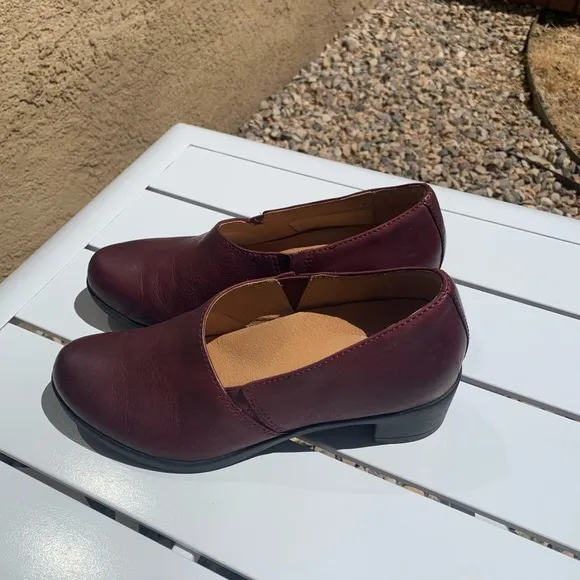 Dansko Camdyn wine color leather shoes size 5.5-6 European 36)