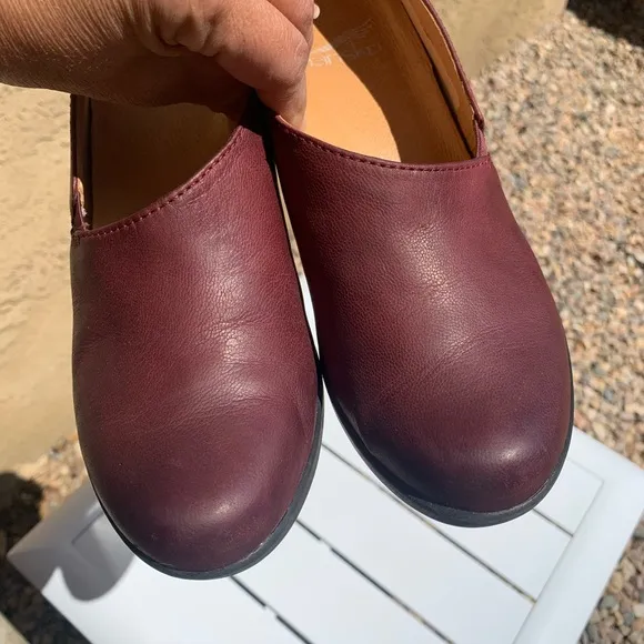 Dansko Camdyn wine color leather shoes size 5.5-6 European 36)