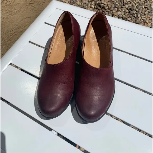 Dansko Camdyn wine color leather shoes size 5.5-6 European 36)