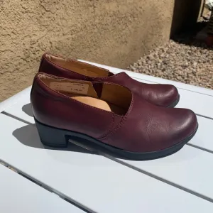 Dansko Camdyn wine color leather shoes size 5.5-6 European 36)