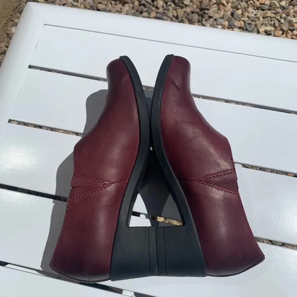 Dansko Camdyn wine color leather shoes size 5.5-6 European 36)