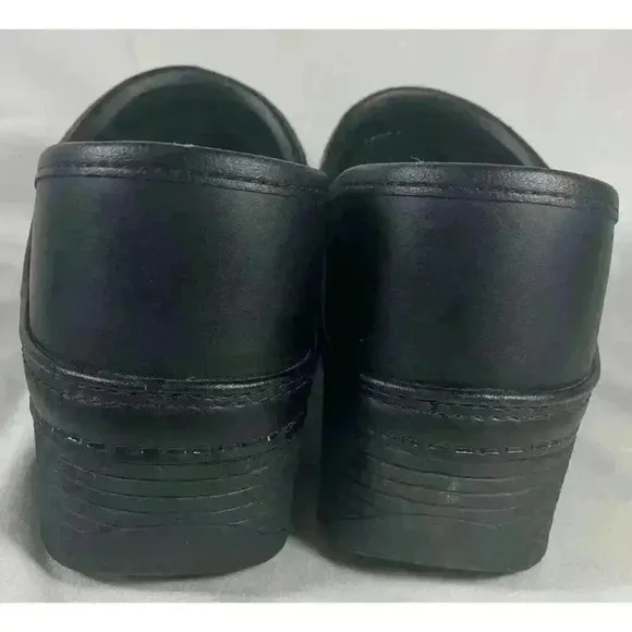 Dansko LT Pro Black Leather Clog Womens Size 39