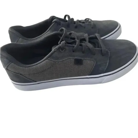DC Anvil Mens Gray Suede Low Top Lace Up Skate Sneakers Shoes