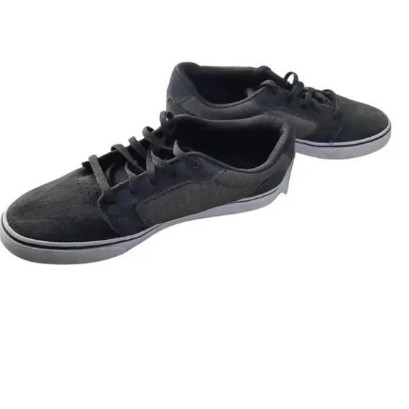 DC Anvil Mens Gray Suede Low Top Lace Up Skate Sneakers Shoes