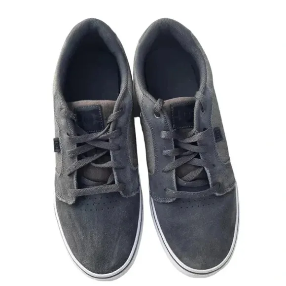 DC Anvil Mens Gray Suede Low Top Lace Up Skate Sneakers Shoes