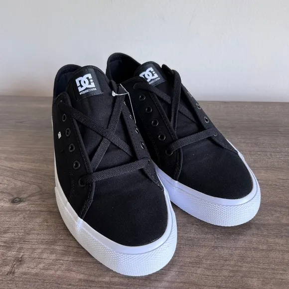 DC Manual NEW Black/White Men's Skate Shoe Size 11 #B1502