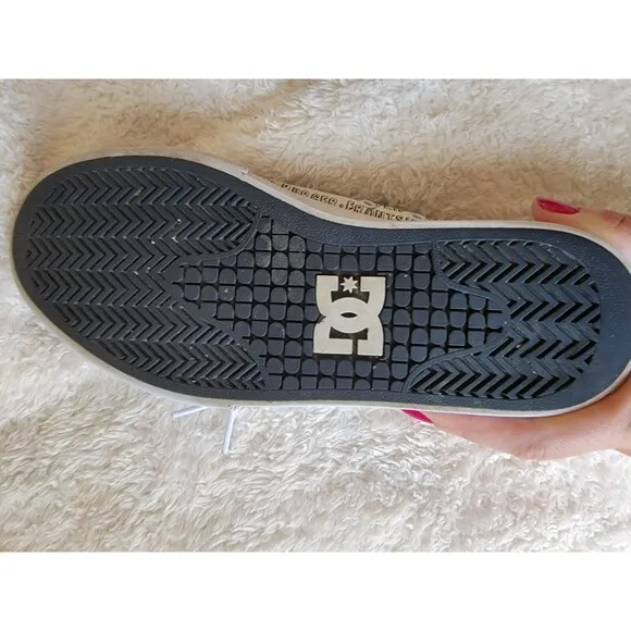 DC Shoes Bob's Burgers Manual X Size 7 Men's White Sneakers Skate Shoes