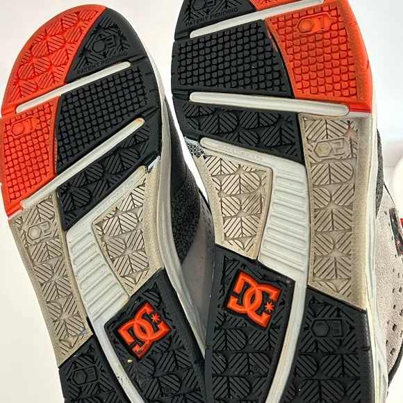 DC ~Shoes Men's Stag Low Top Leather Skate Shoes