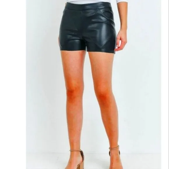🌷DEAL 🌷Comme usa Faux Leather Shorts for Summer sz M