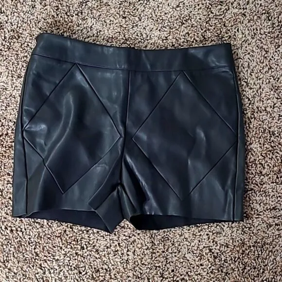 🌷DEAL 🌷Comme usa Faux Leather Shorts for Summer sz M