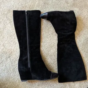 DELMAN captoe black suede tall wedge boot sz 6