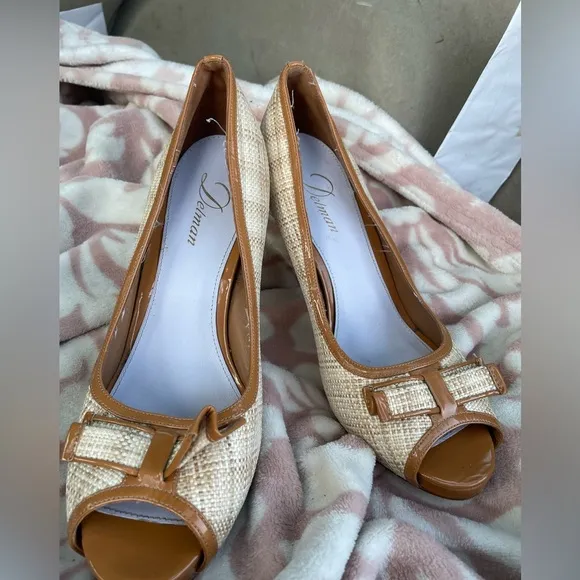 Delman Women's Cream and Brown Heels