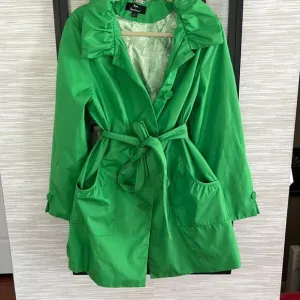 Dennis by Dennis Basso vibrant Kelly Green trenchcoat with convertible hood belt