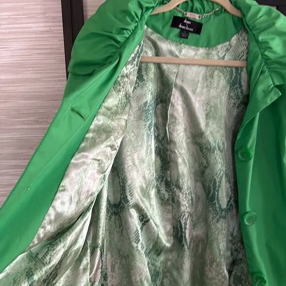Dennis by Dennis Basso vibrant Kelly Green trenchcoat with convertible hood belt