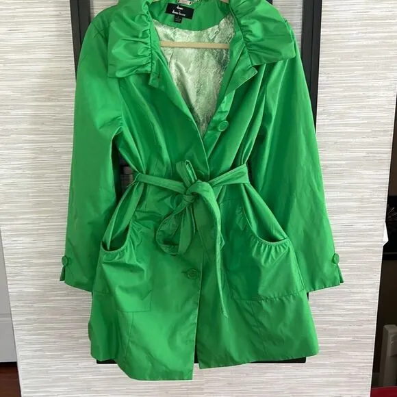 Dennis by Dennis Basso vibrant Kelly Green trenchcoat with convertible hood belt