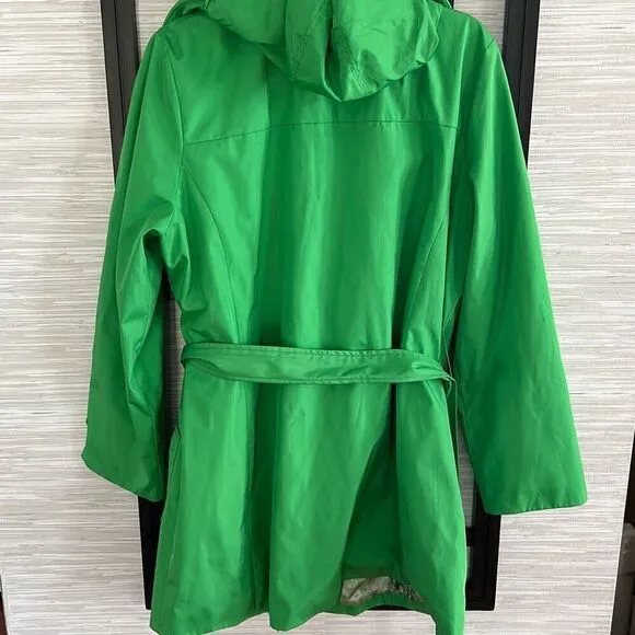 Dennis by Dennis Basso vibrant Kelly Green trenchcoat with convertible hood belt