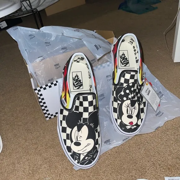 Disney x Vans Slip-On 'Mickey &amp; Minnie Shoes Limted Edition NWT (7)