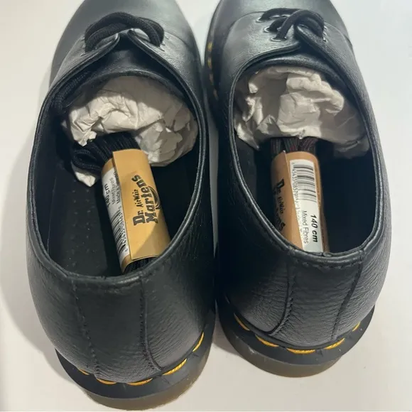 Doc Martens 24256 Virginia Leather Shoes Black Womens Size 8 39 NEW extra laces