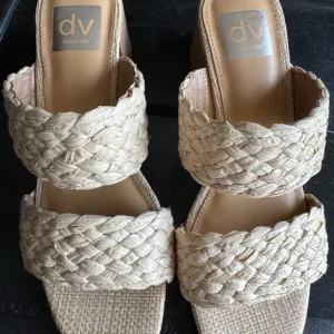 Dolce Vita Women's Tan Woven Sandals