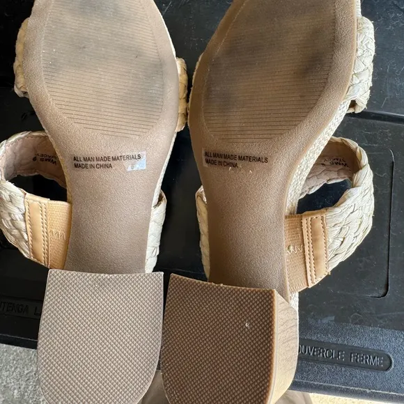 Dolce Vita Women's Tan Woven Sandals