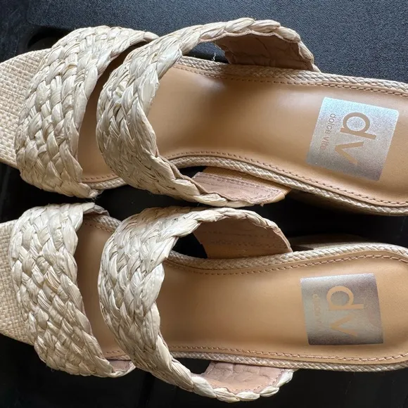 Dolce Vita Women's Tan Woven Sandals