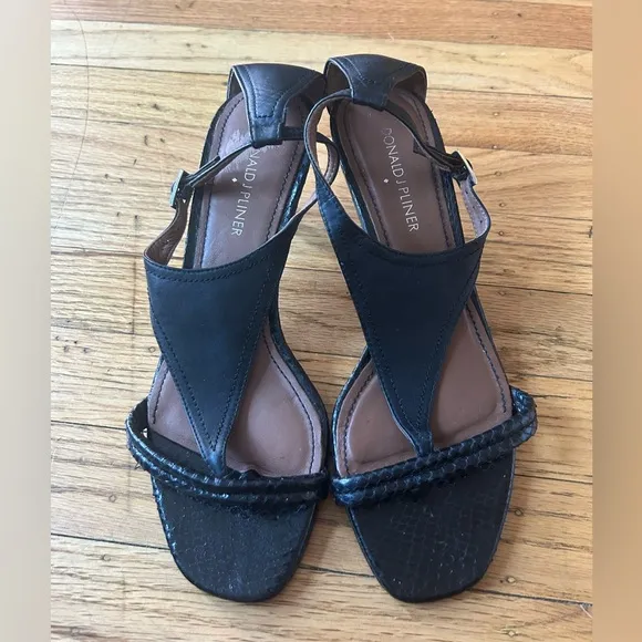Donald J Pilner Black Snakeskin Leather Kitten Heel T-Strap Sandal Women’s Sz 8