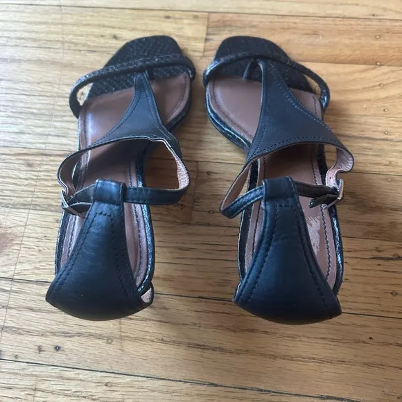 Donald J Pilner Black Snakeskin Leather Kitten Heel T-Strap Sandal Women’s Sz 8
