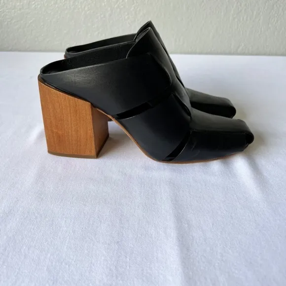 Donald J. Pliner Lilia Sz 9 woven leather mule with wooden block heel