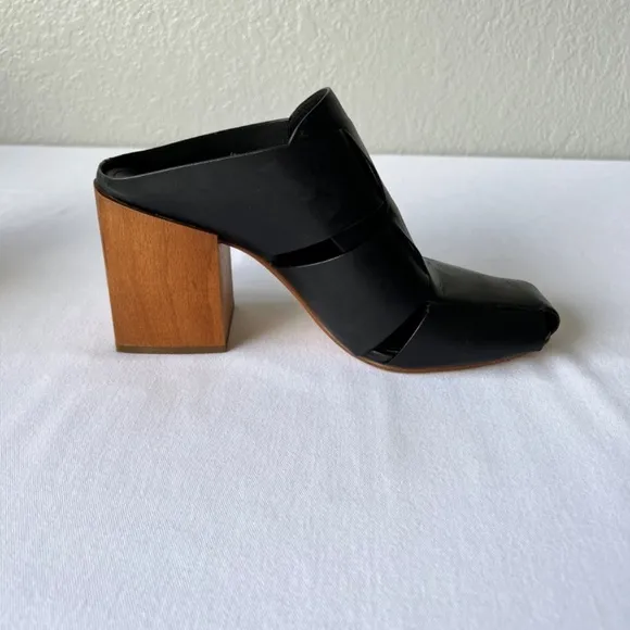 Donald J. Pliner Lilia Sz 9 woven leather mule with wooden block heel