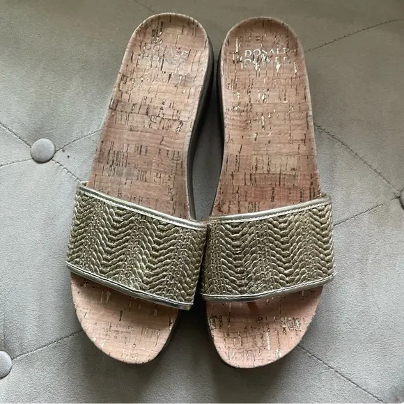 Donald Pliner Women's 10 Fifi Gold Woven Sandals
