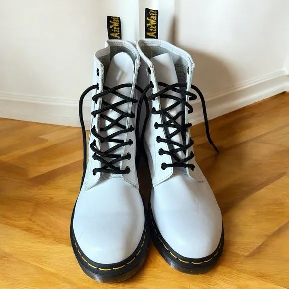 Dr Doc Martens Boots Women’s Size 10 Pascal 1460 White Leather Classic Punk Moto