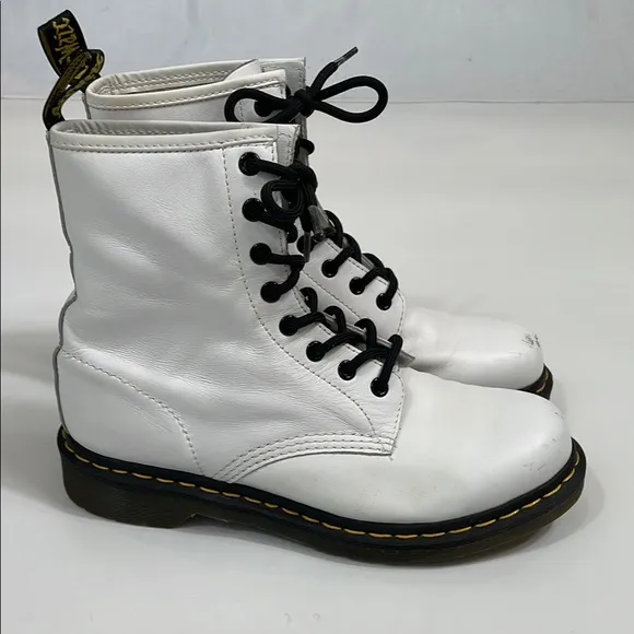 Dr. Marten White Leather Boots Size 9 Lace Up Classic Dr. Martens