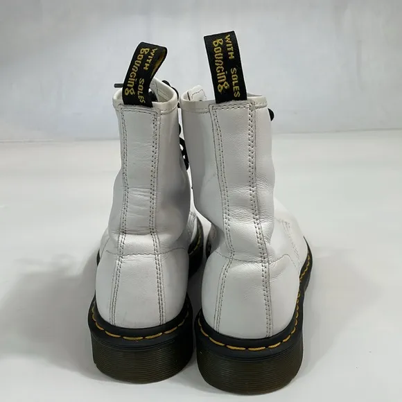 Dr. Marten White Leather Boots Size 9 Lace Up Classic Dr. Martens