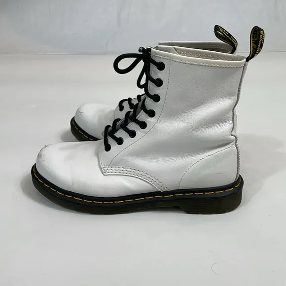Dr. Marten White Leather Boots Size 9 Lace Up Classic Dr. Martens
