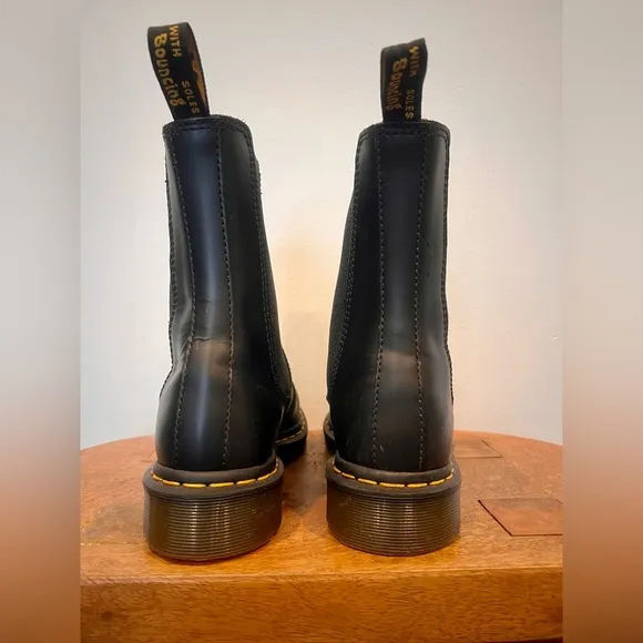 Dr Martens 2976 Hi Unisex Leather Slip On Chelsea Boot In Black Size 6.5W *NWOB*