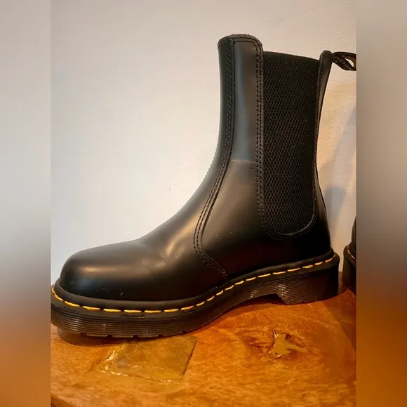 Dr Martens 2976 Hi Unisex Leather Slip On Chelsea Boot In Black Size 6.5W *NWOB*